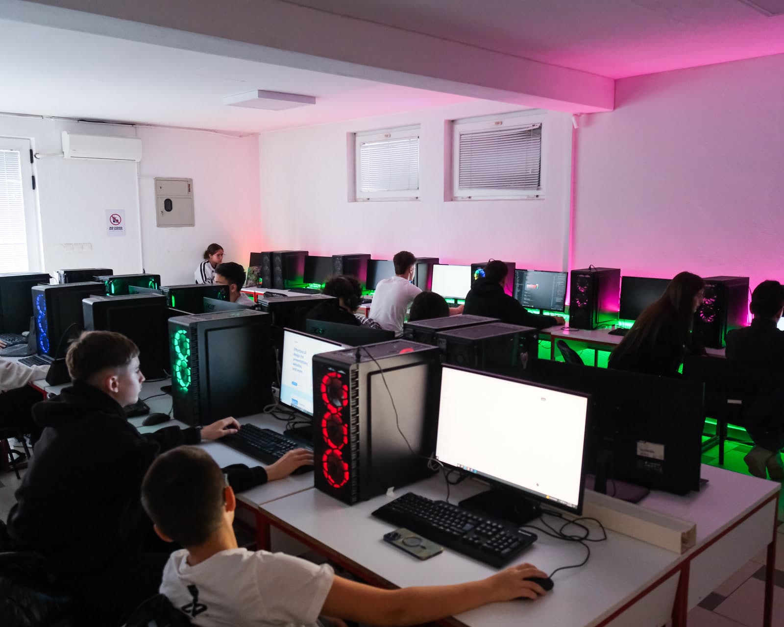 Foto: laboratori i Shkollës Verore